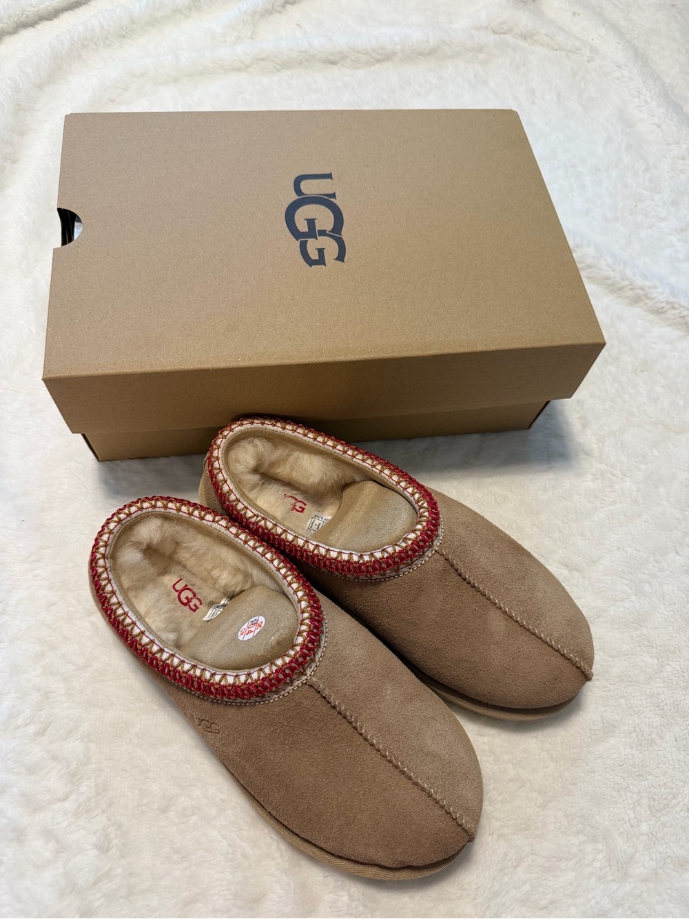 Women’s UGG Tasman II – Sand/Dark Cherry